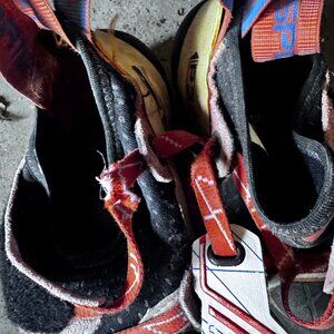 La Sportiva Solution Comp - Women's size 35 - Good condition climbing shoe